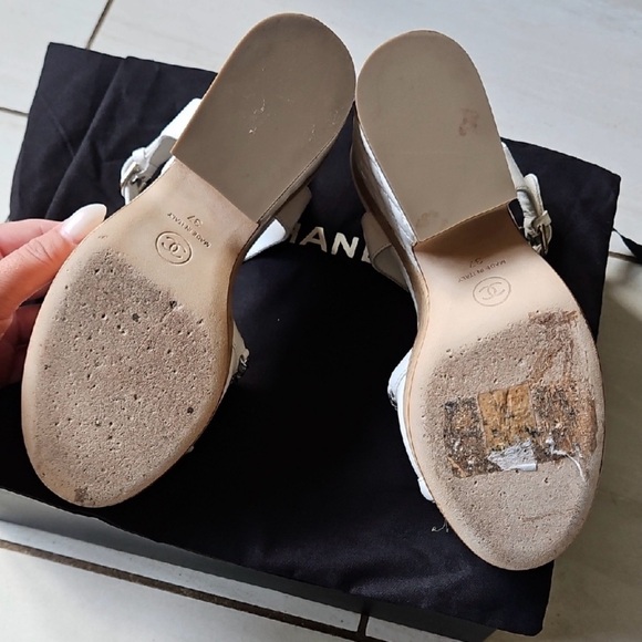 CHANEL White Quilted Platform Sandals 7 - Picture 5 of 6